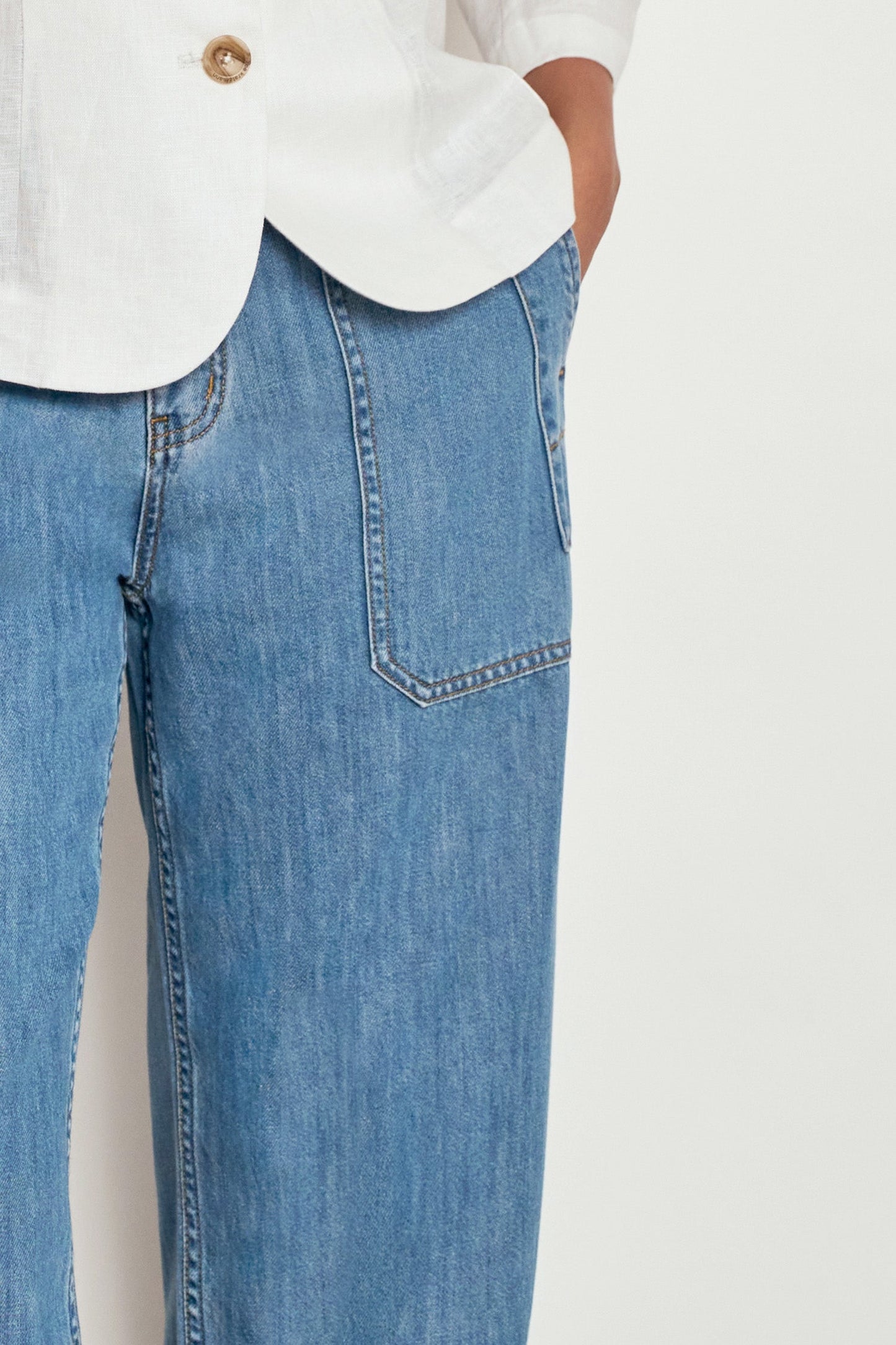 Ledger Jean- Mid Wash