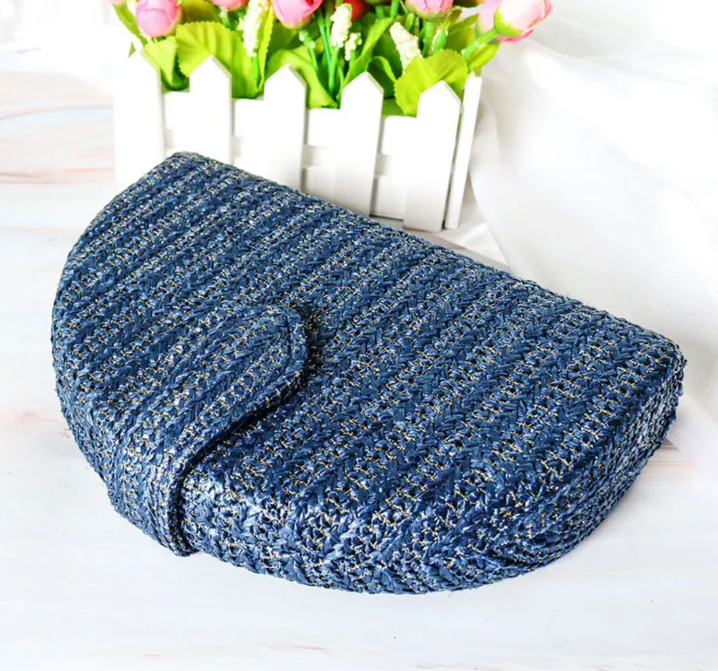 Woven arc Clutch