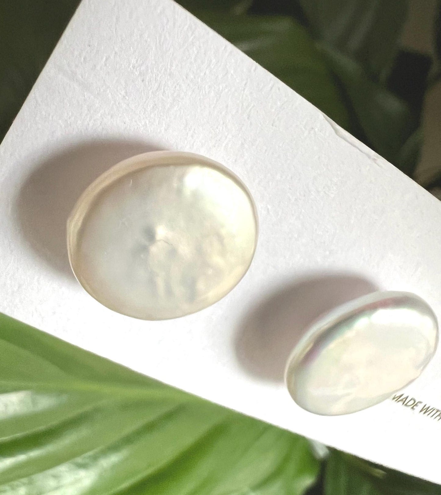 FRESHWATER CULTURED BUTTON PEARL STUDS 14mm