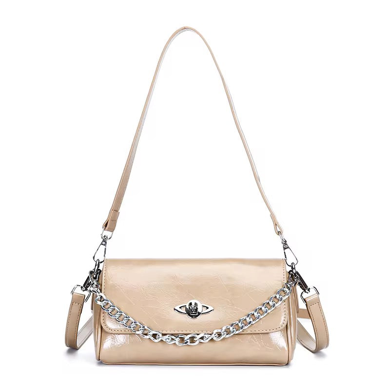 Carrie Clutch