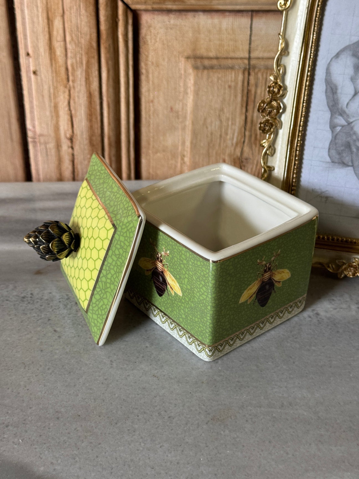 Abeille Trinket Dish W Brass Motif