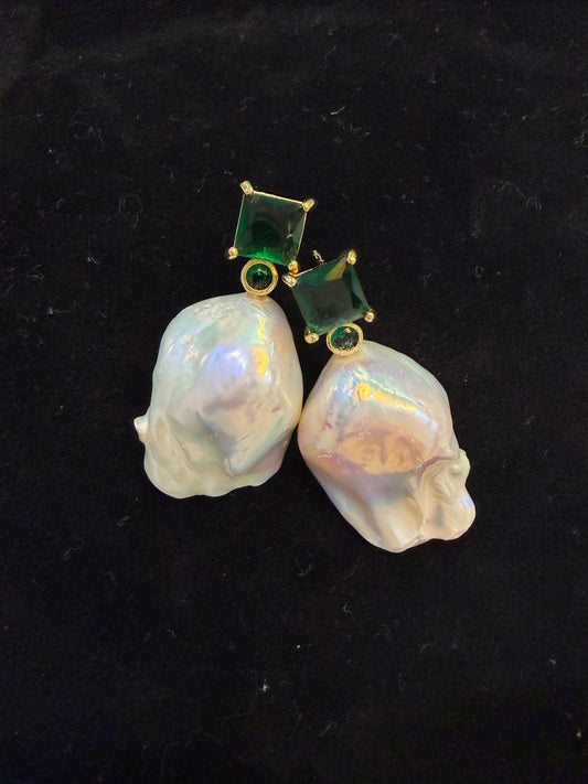 Devoted F/W Baroque Pearl & Emerald Zircon Earring