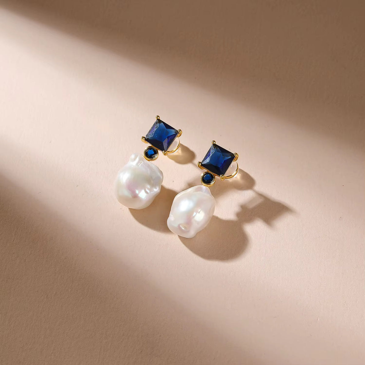 FW Pearl Earring