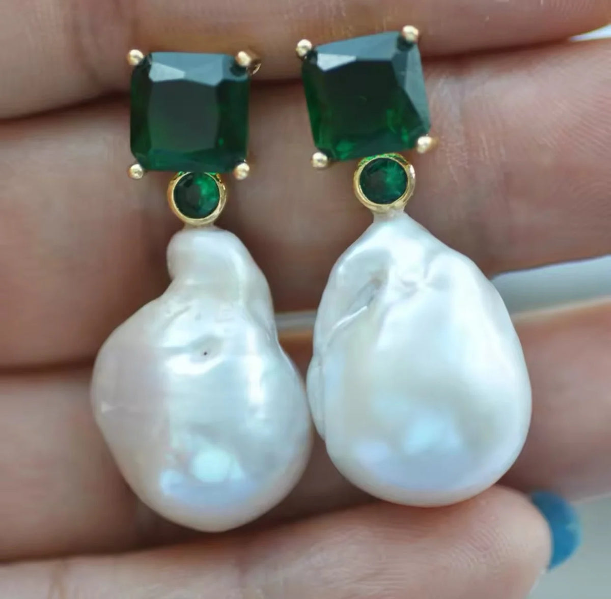 Devoted F/W Baroque Pearl & Emerald Zircon Earring