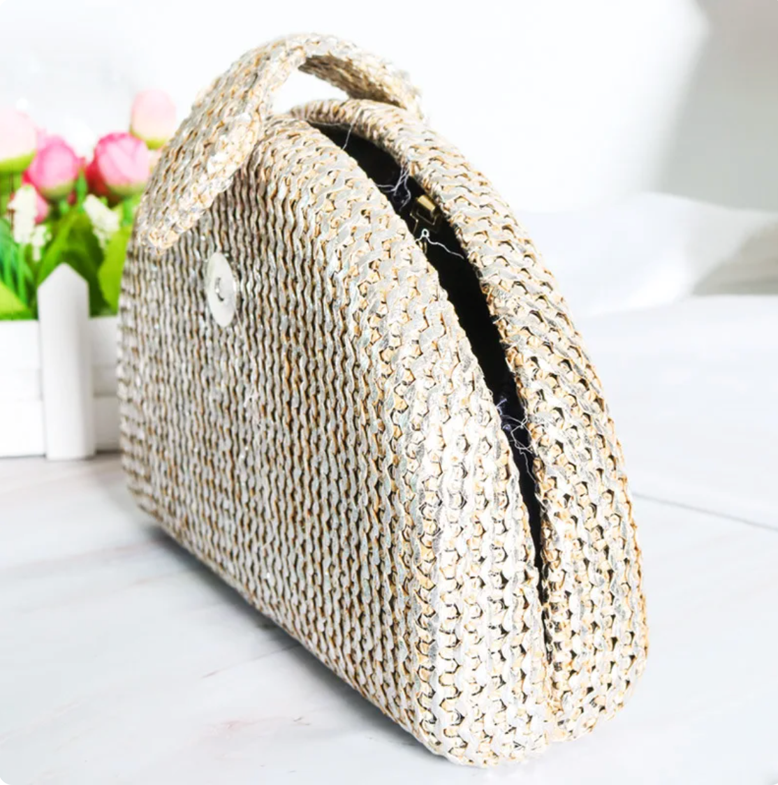 Woven arc Clutch