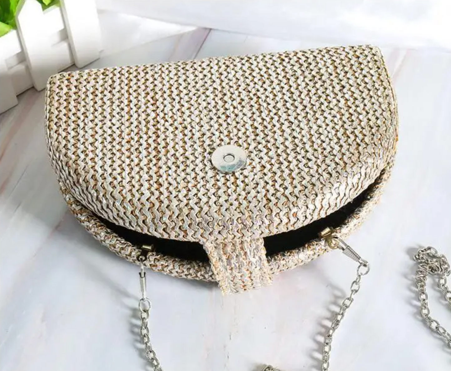 Woven arc Clutch