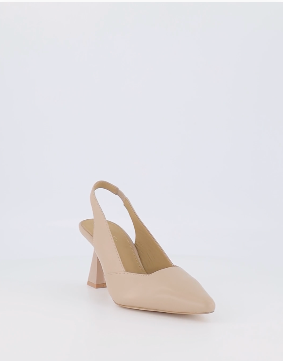 Macarea Heel Buff