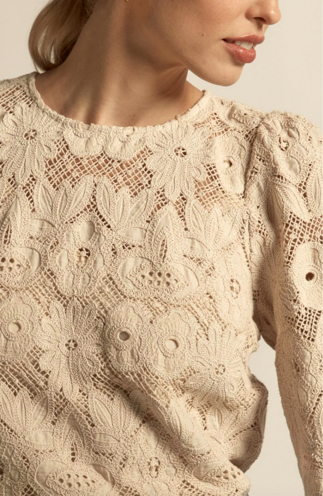 Glisten Top Cream